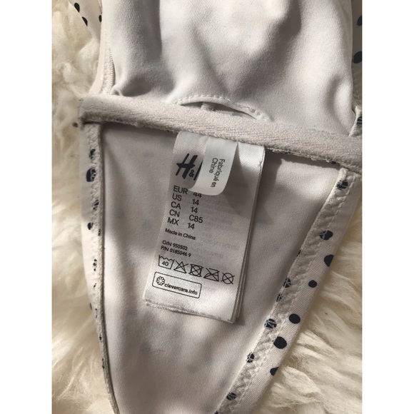 h&m ruffled polka dot black and white bikini top - Picture 5 of 5